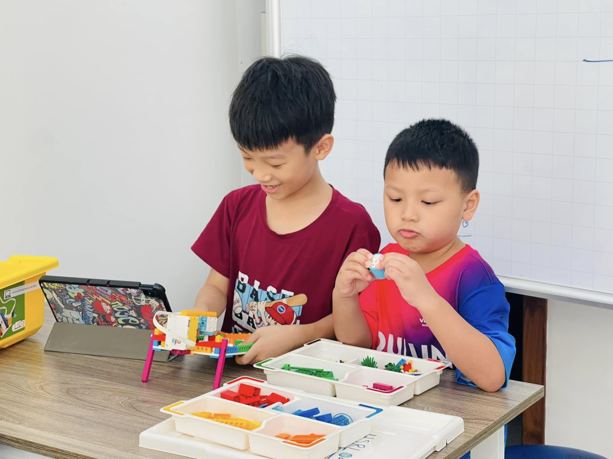 Độ tuổi nào là "vàng" để con làm quen với Robotics và tư duy lập trình?